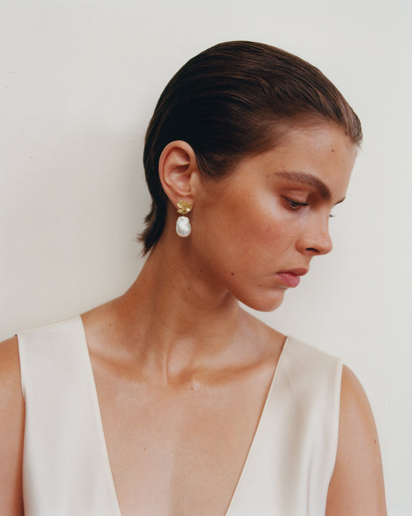 Wave Studs with Pearl