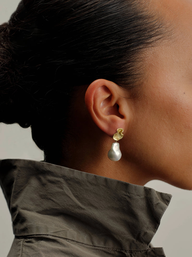 Wave Studs with Pearl