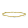 An artfully textured bangle in 18ct yellow