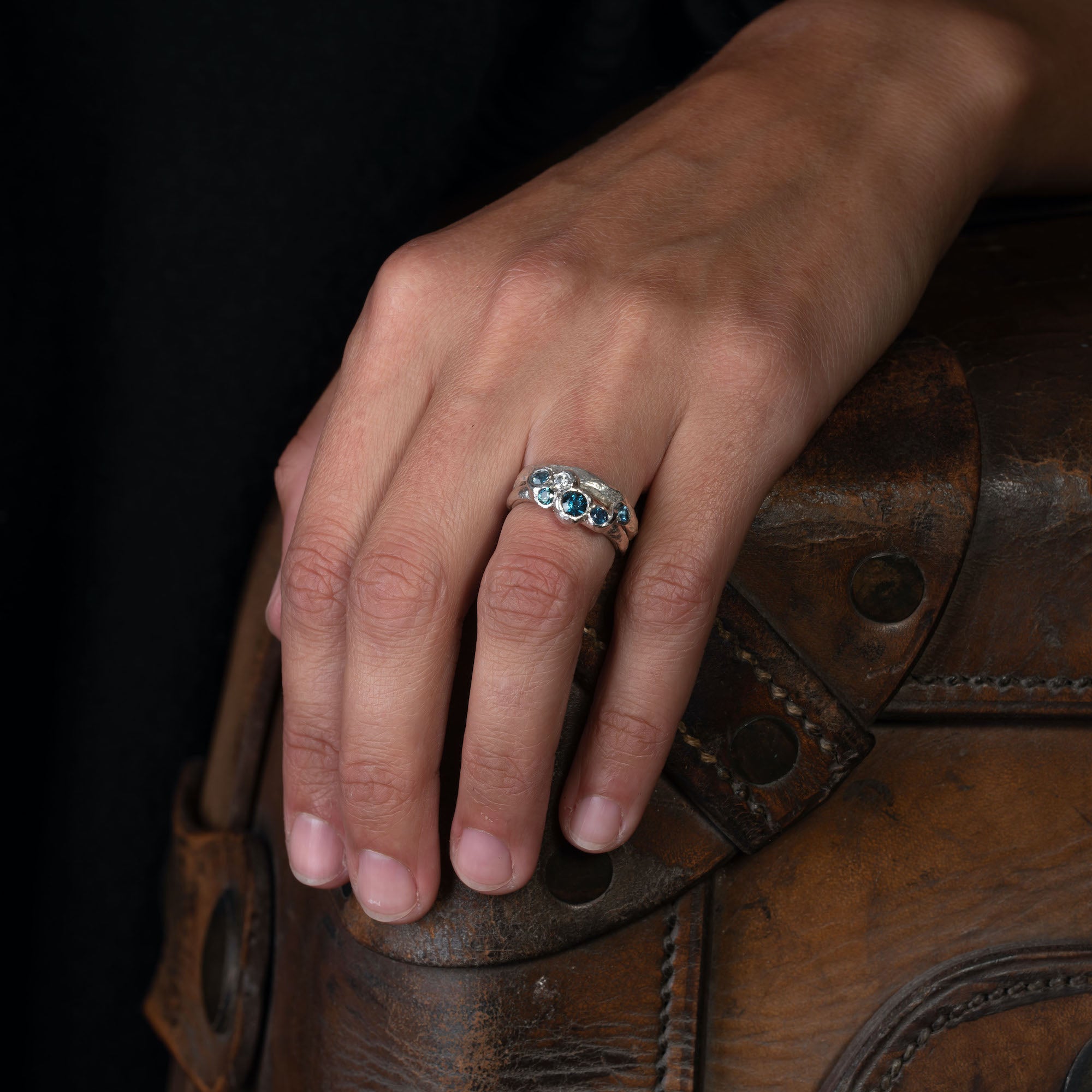 Thin platinum ring online